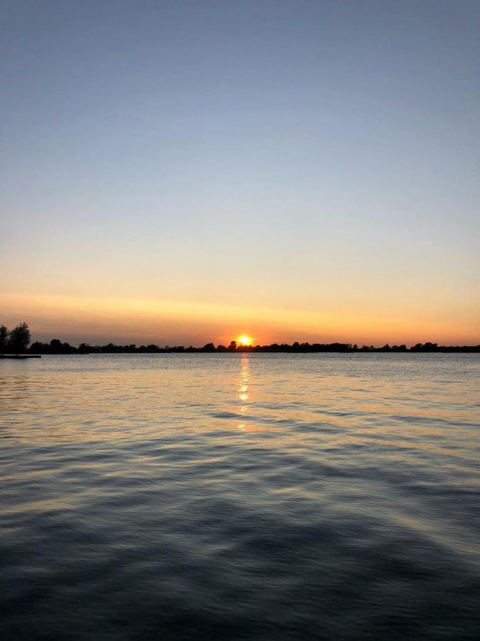 My Tiny Bliss Vinkeveense Plassen Luaran gambar
